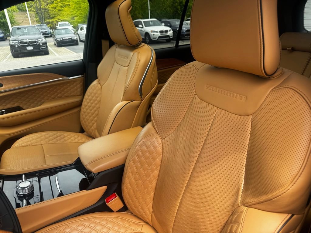 Used 2024 Jeep Grand Cherokee Summit AWD/4WD image 7