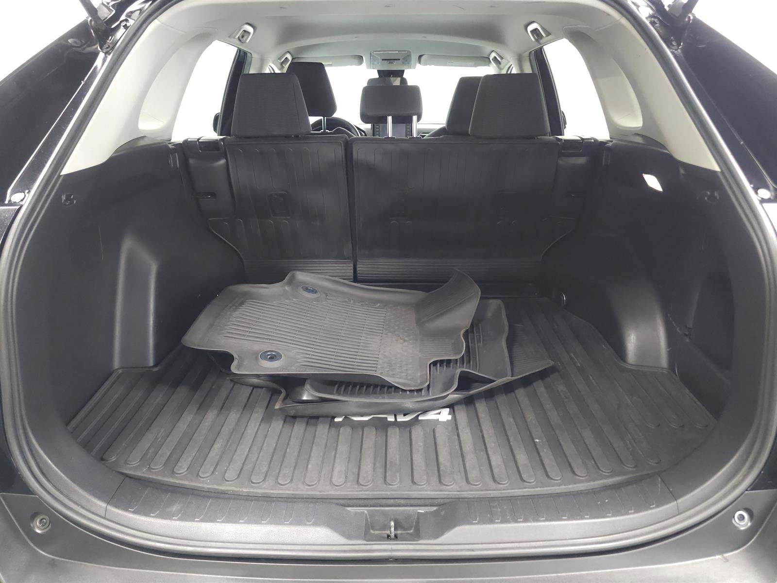 Certified 2022 Toyota RAV4 LE AWD/4WD image 10