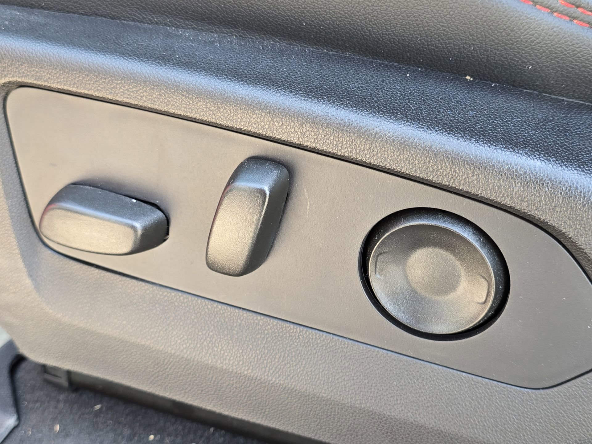 Used 2024 GMC Canyon AT4X image 12