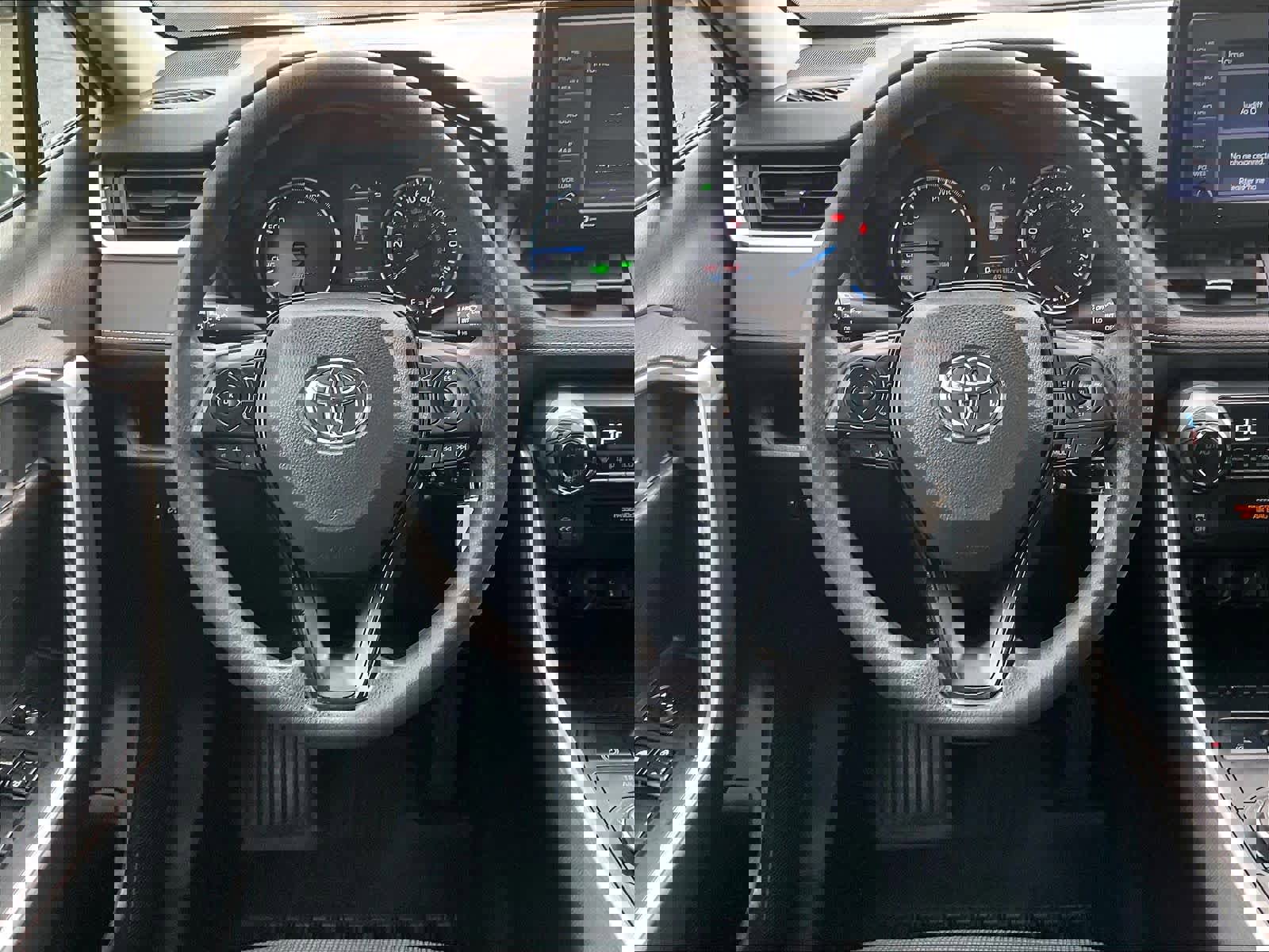 Used 2022 Toyota RAV4 LE image 8