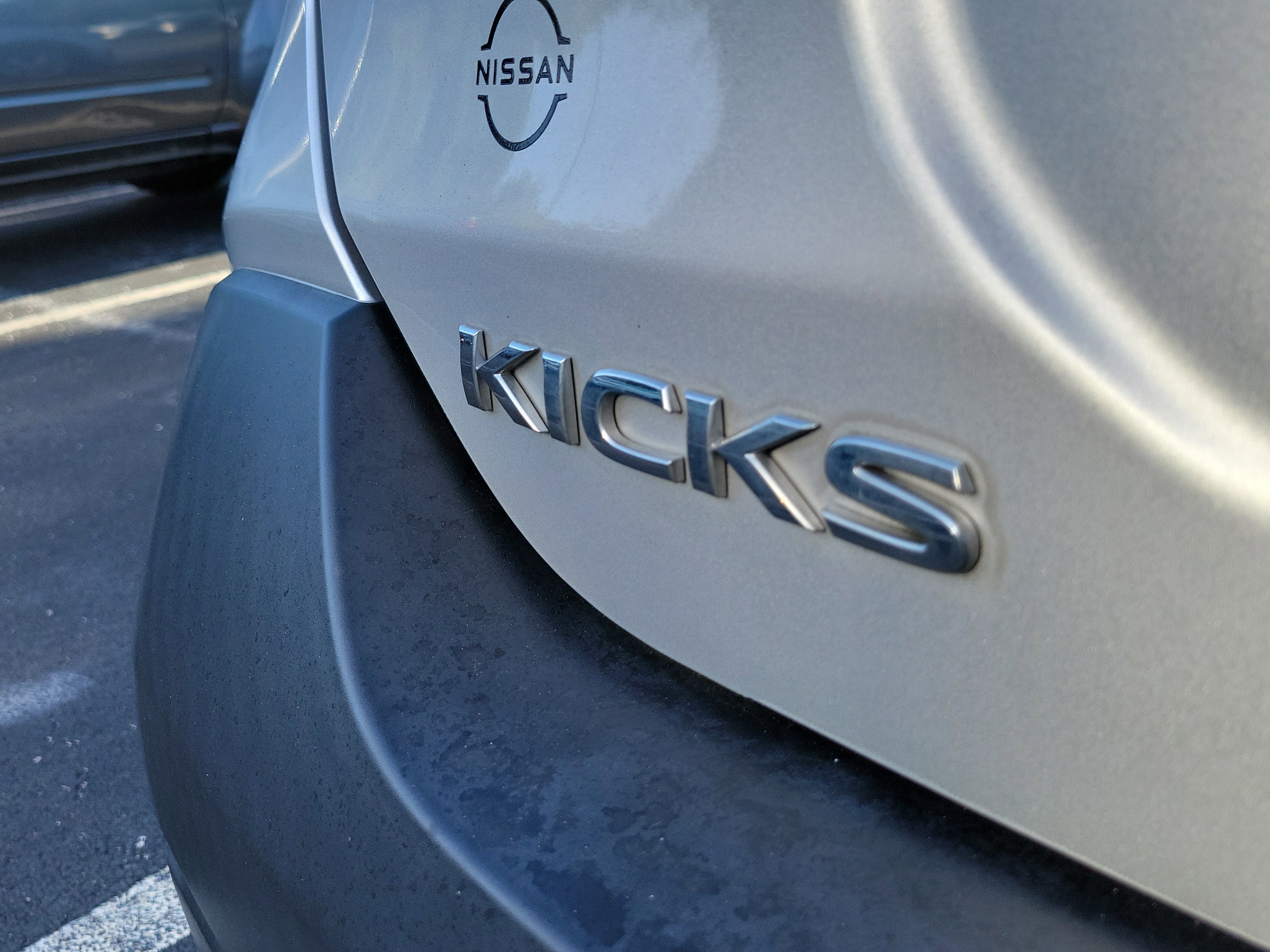Used 2019 Nissan Kicks S image 10