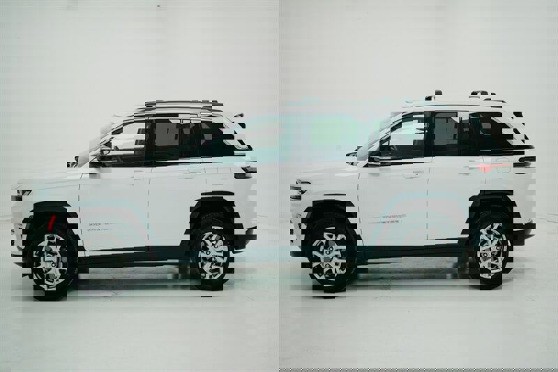 Used 2022 Jeep Grand Cherokee Limited image 1