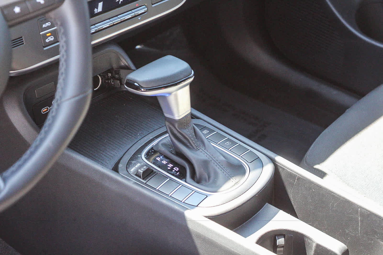 Used 2024 Hyundai Kona SEL FWD image 24