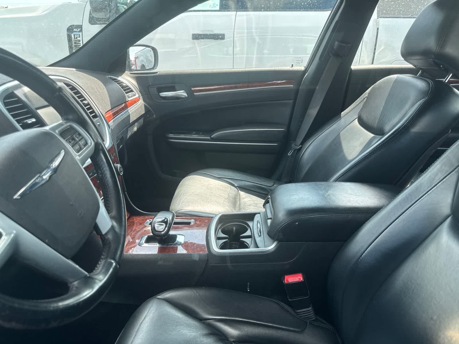 Used 2014 Chrysler 300 AWD w/ Driver Convenience Group image 32