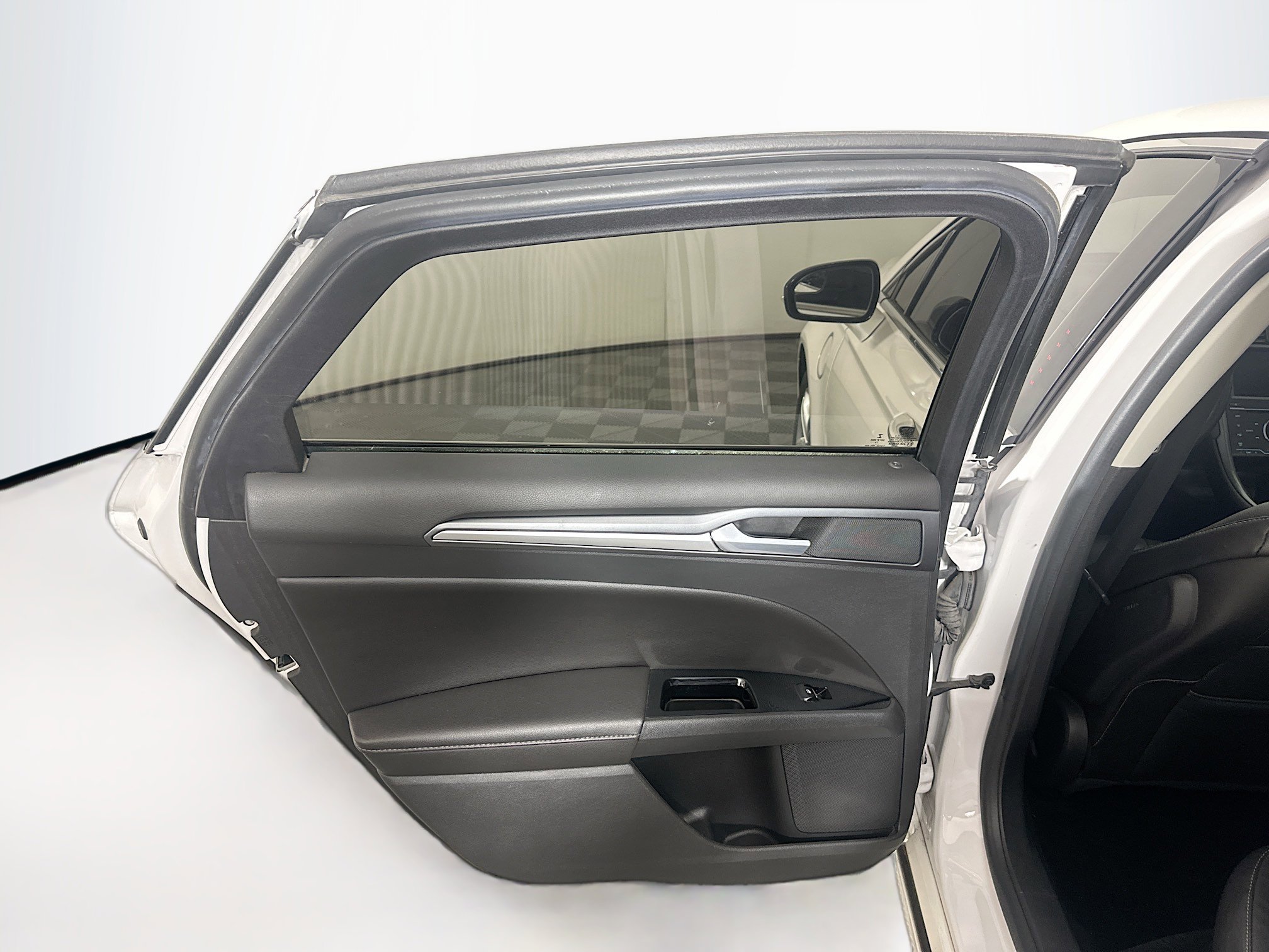 Used 2015 Ford Fusion Energi Titanium image 27