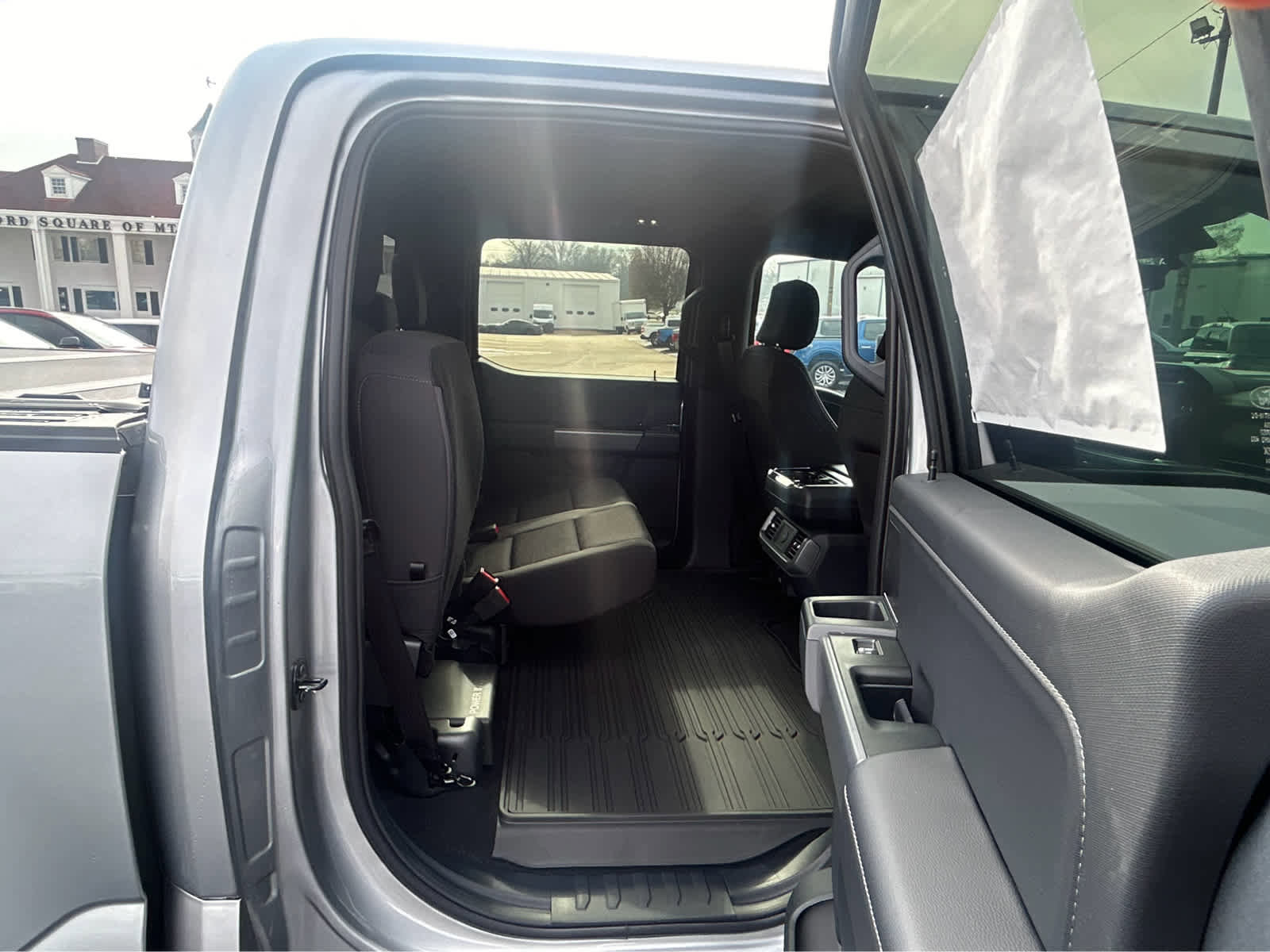 New 2025 Ford F150 Lightning Platinum image 27