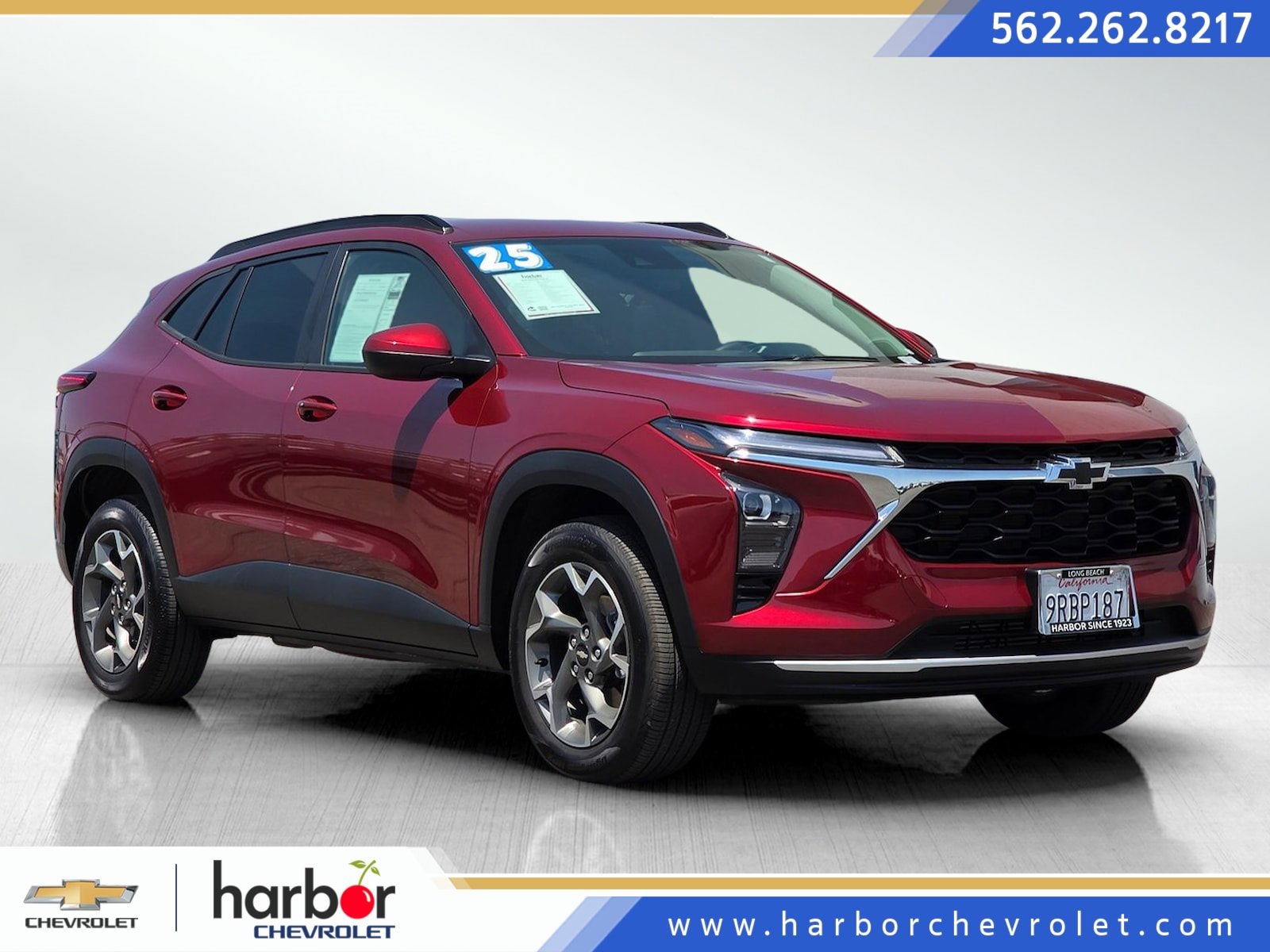 Certified 2025 Chevrolet Trax LT w/ Driver Confidence Package image 1