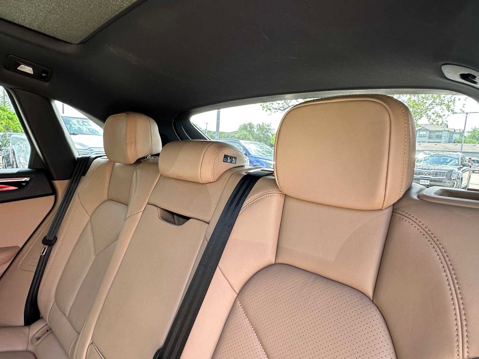 Used 2024 Porsche Macan w/ Premium Plus Package image 29