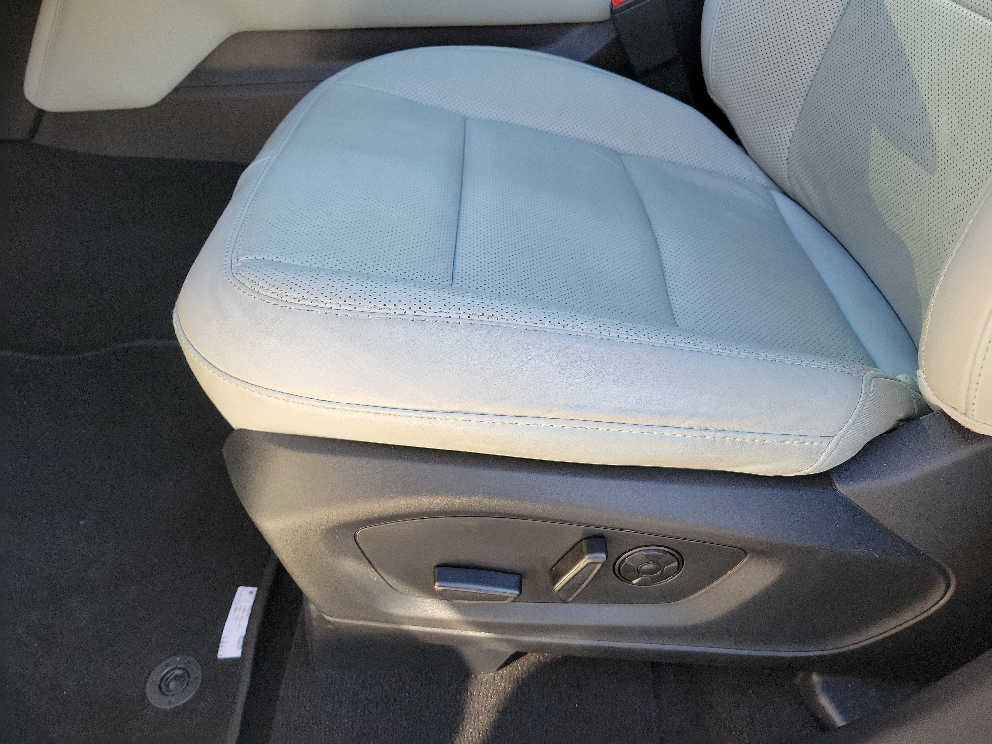 Used 2025 Ford Explorer Platinum w/ Ultimate Package image 5