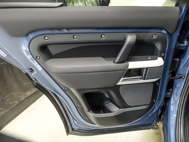 Used 2022 Land Rover Defender 110 SE AWD/4WD image 24