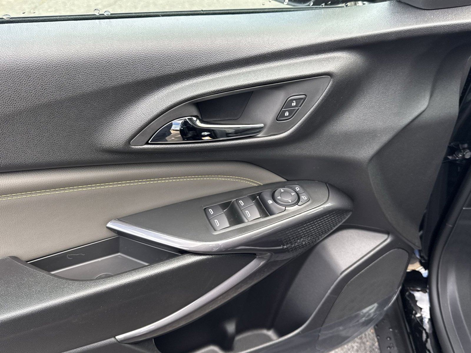 New 2026 Chevrolet Trax ACTIV w/ Sunroof Package FWD image 15