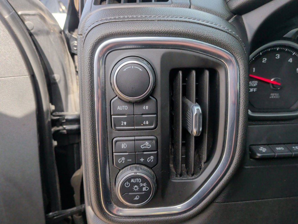 Used 2019 Chevrolet Silverado 1500 High Country w/ Technology Package AWD/4WD image 16