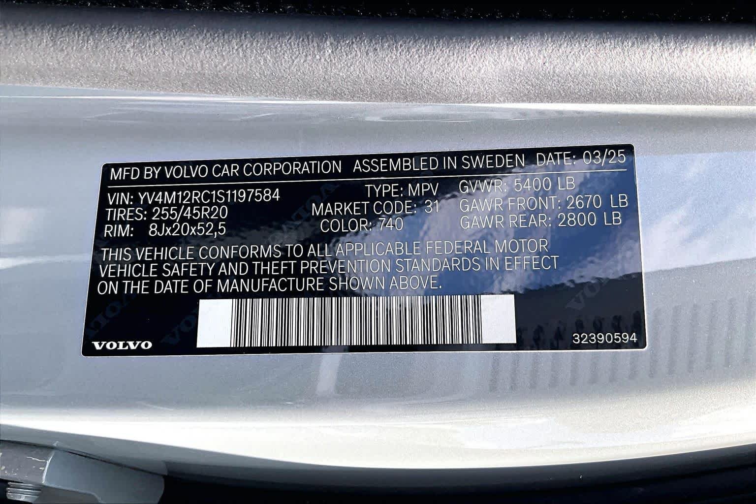 Used 2025 Volvo XC60 B5 Plus AWD/4WD image 32