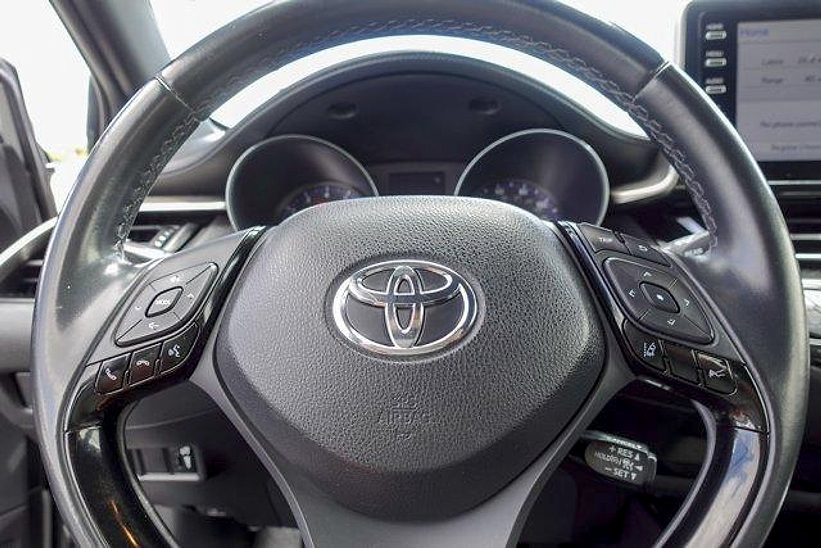 Certified 2019 Toyota C-HR XLE FWD image 13