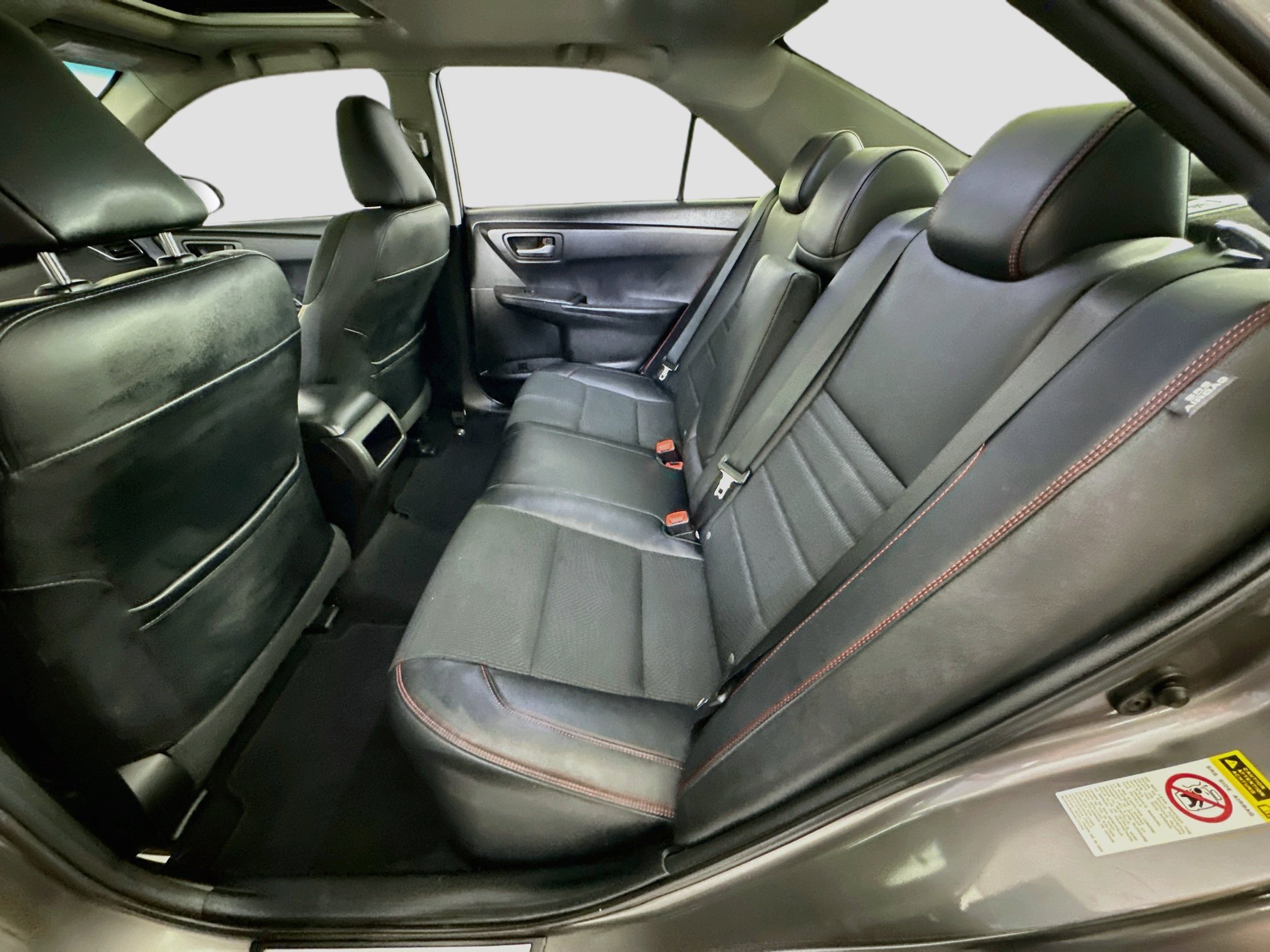 Used 2016 Toyota Camry SE w/ Moonroof Package FWD image 28