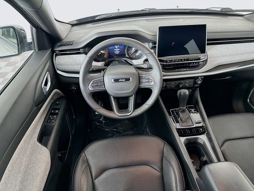 Certified 2024 Jeep Compass Latitude image 31