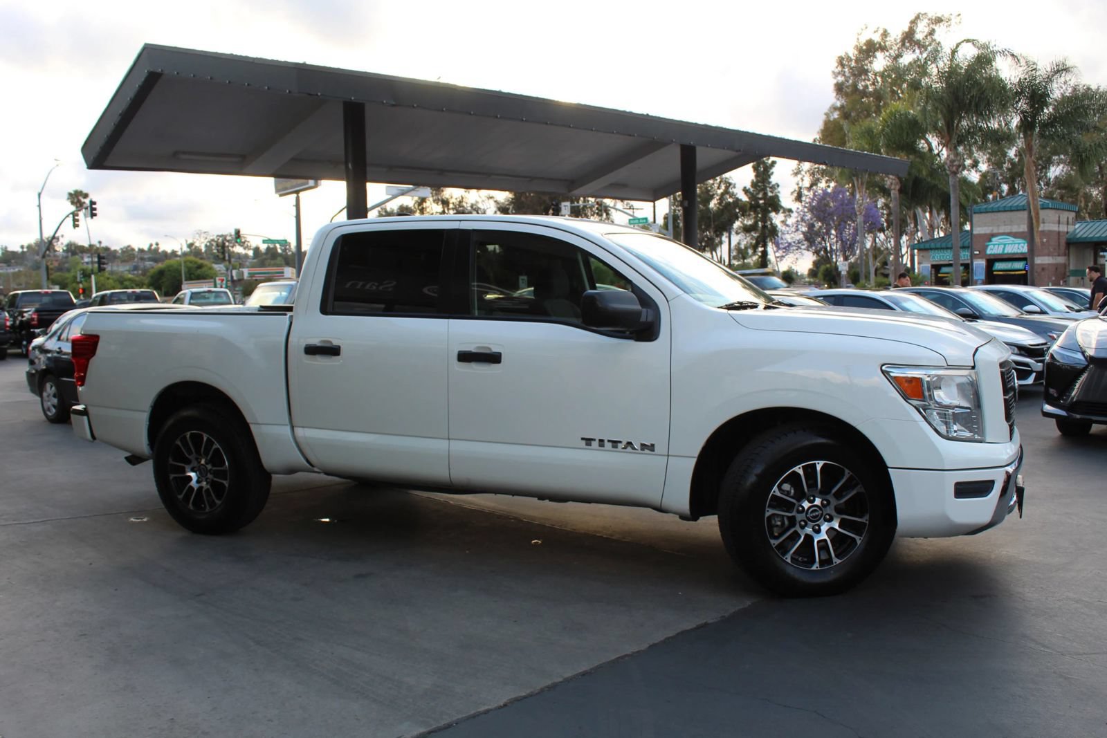 Used 2023 Nissan Titan SV RWD image 6
