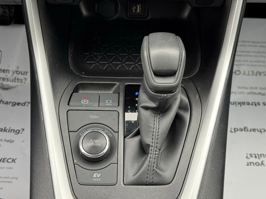Certified 2025 Toyota RAV4 LE image 38