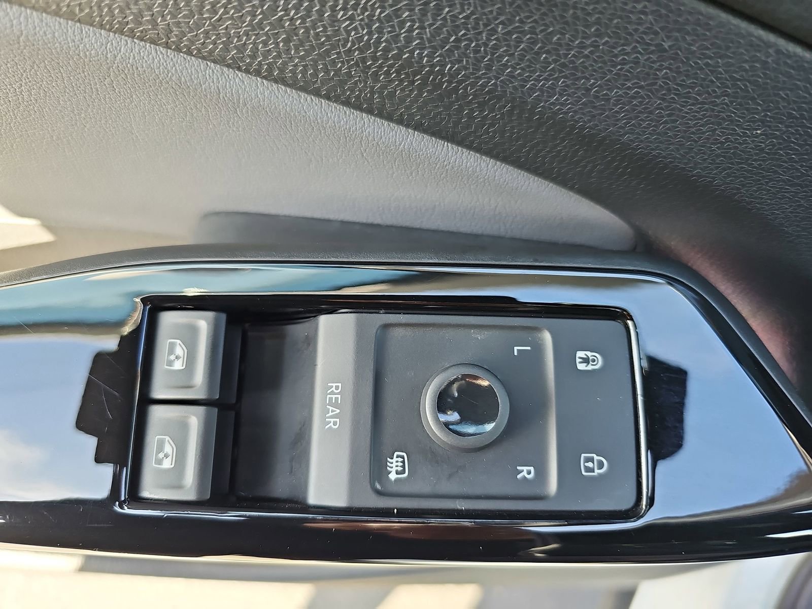 Used 2022 Volkswagen ID.4 Pro AWD/4WD image 27