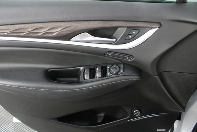 Used 2022 Buick Enclave Avenir w/ Avenir Technology Package image 16