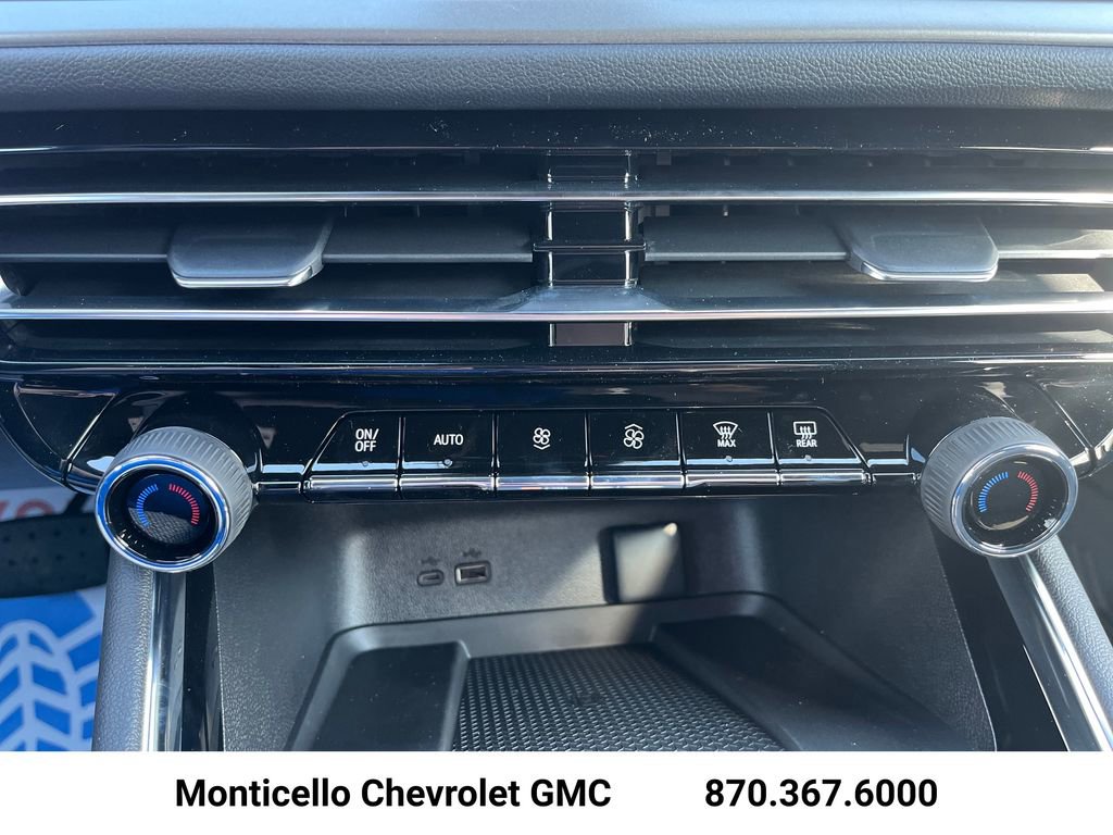 New 2026 Chevrolet Traverse LT w/ LPO, Floor Liner Package FWD image 19