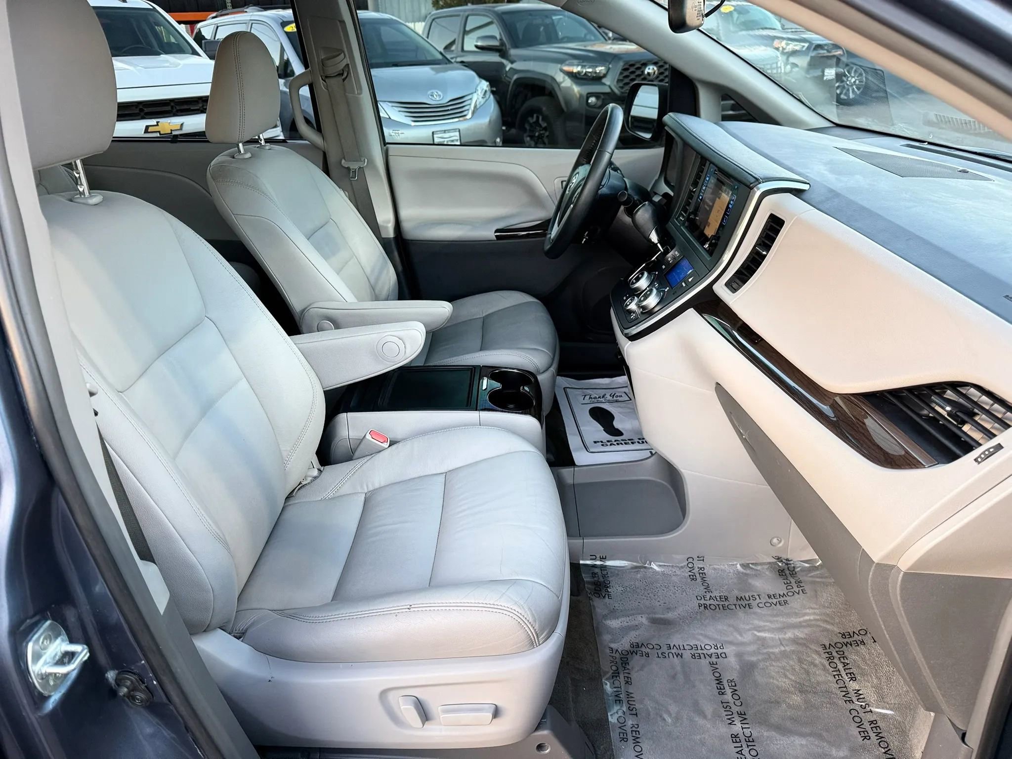 Used 2017 Toyota Sienna XLE w/ XLE Navigation Package FWD image 22