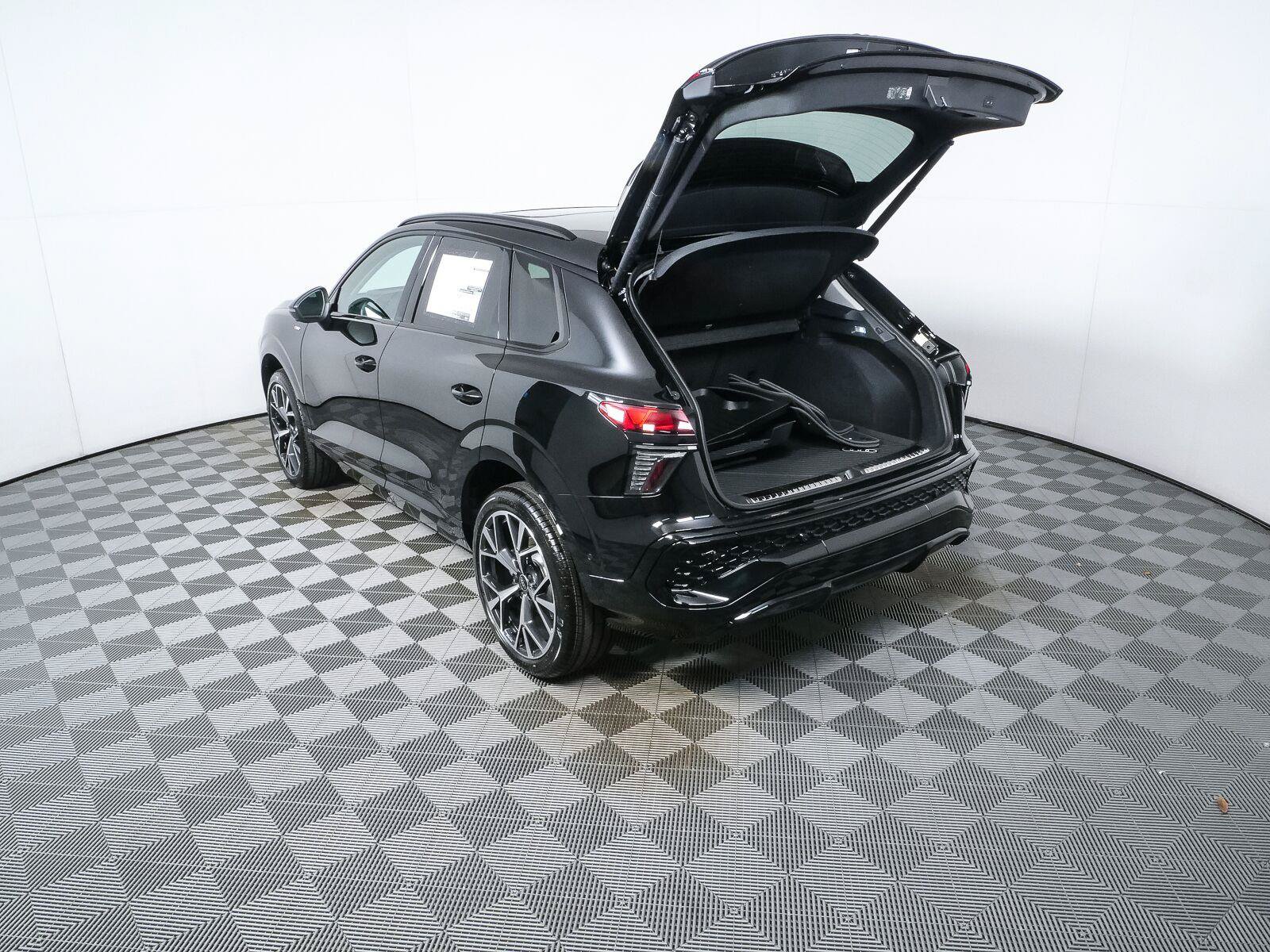 New 2026 Audi Q3 quattro 2.0T AWD/4WD image 30