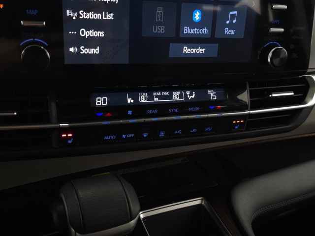 Used 2023 Toyota Sienna XLE image 29
