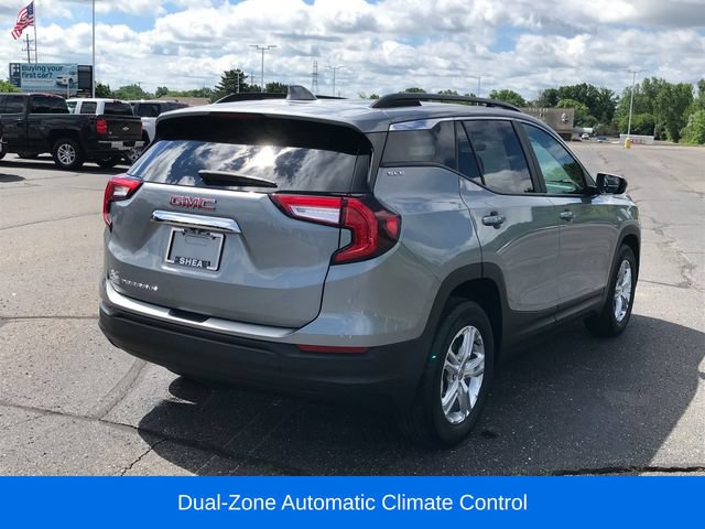 Used 2023 GMC Terrain SLE w/ Driver Convenience Package FWD image 3