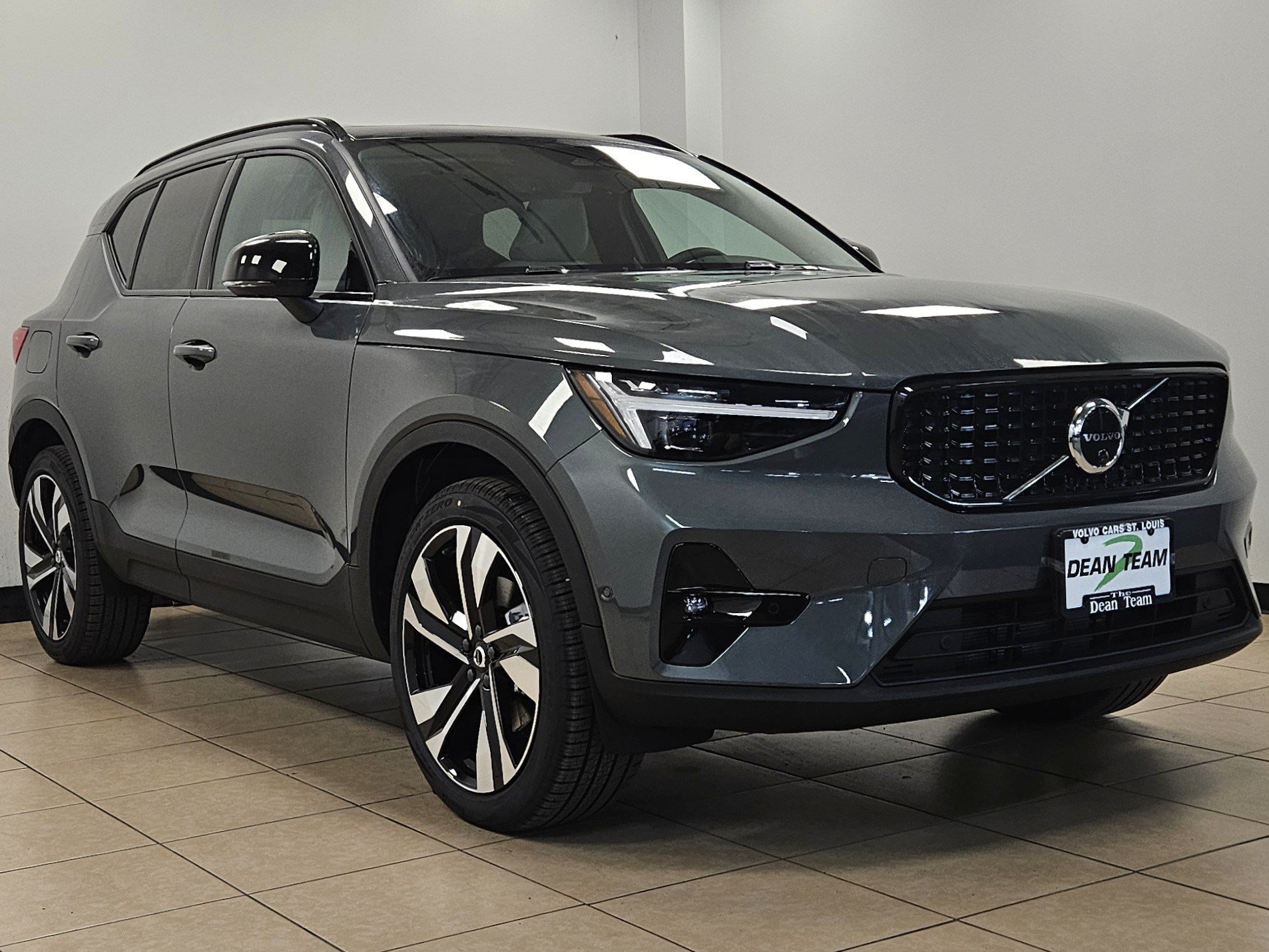 New 2026 Volvo XC40 B5 Ultra w/ Protection Package Premier AWD/4WD image 3