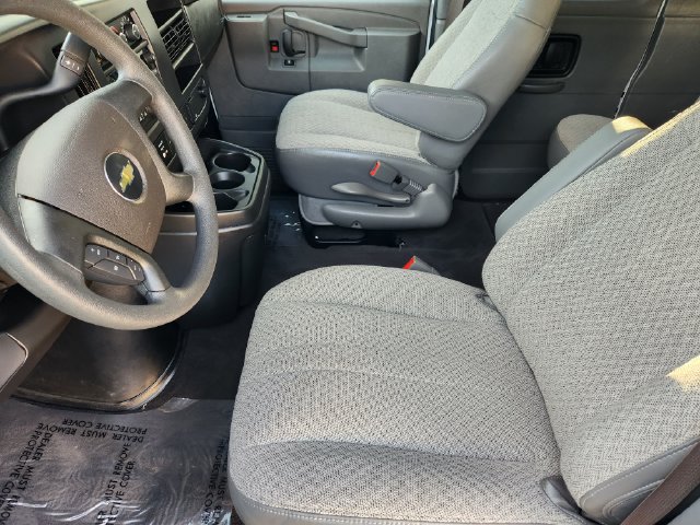 Used 2025 Chevrolet Express 3500 LT w/ LT Preferred Equipment Group RWD image 4