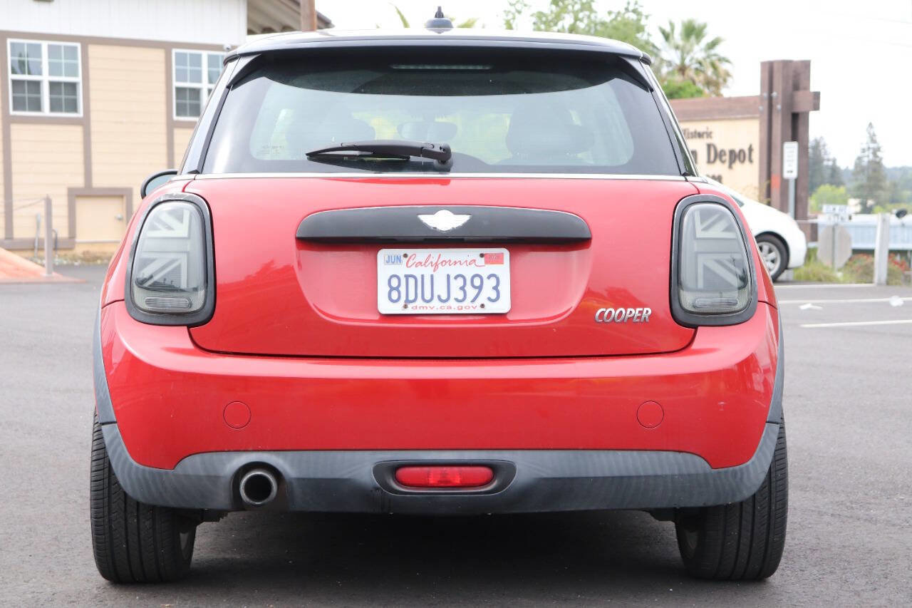 Used 2014 MINI Cooper 2-Door Hardtop FWD image 8