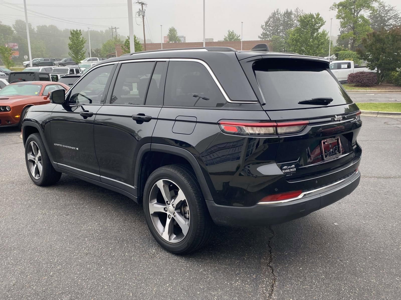 Used 2023 Jeep Grand Cherokee Limited w/ Trailer Tow Prep Group (B) AWD/4WD image 5