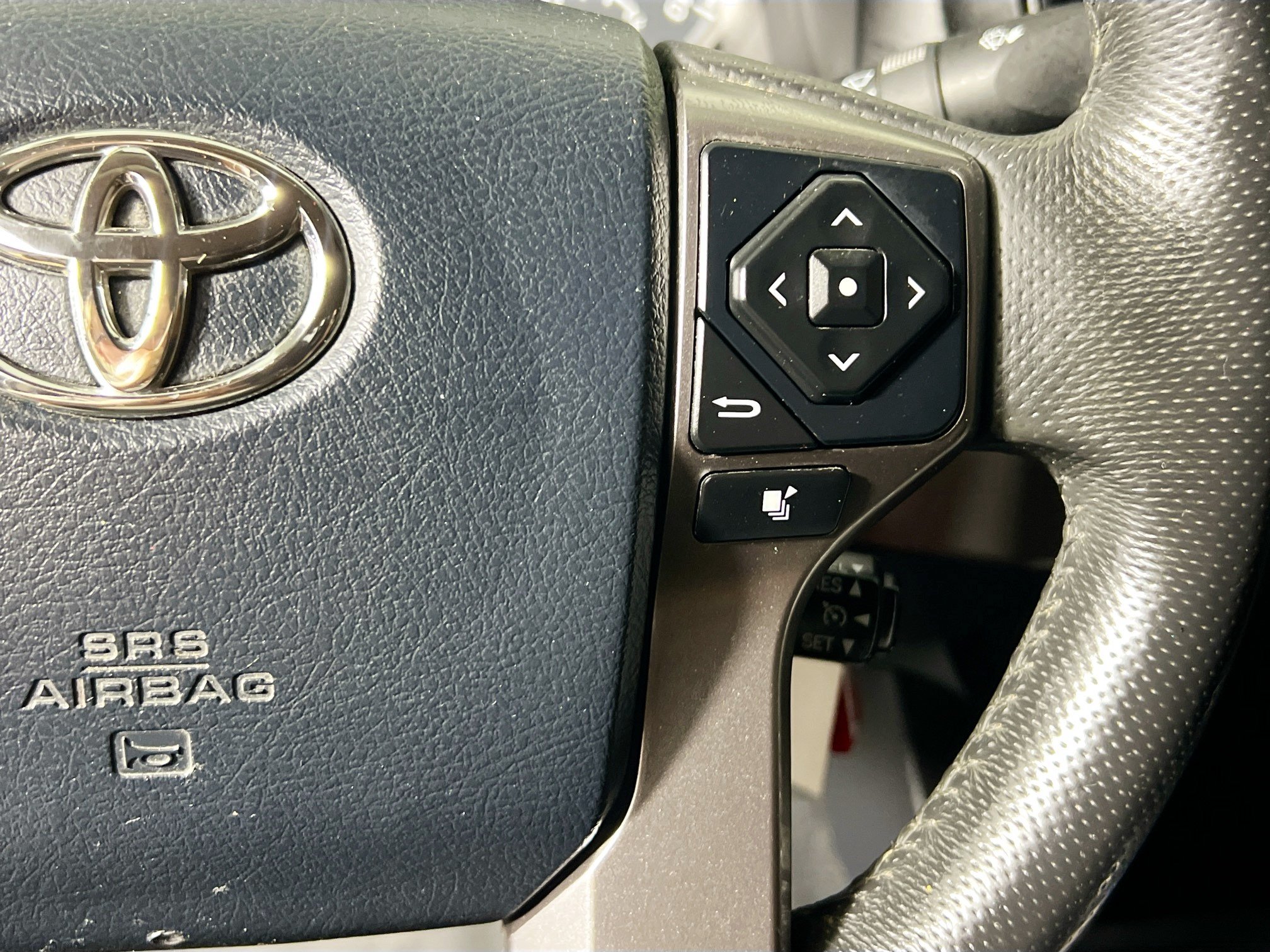 Used 2017 Toyota Tacoma SR5 w/ Tow Package RWD image 19