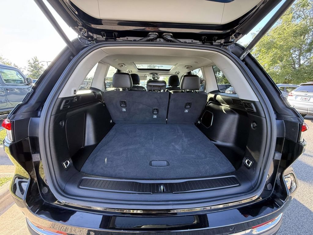 Used 2023 Jeep Grand Cherokee 4WD 4xe w/ Luxury Tech Group II image 35