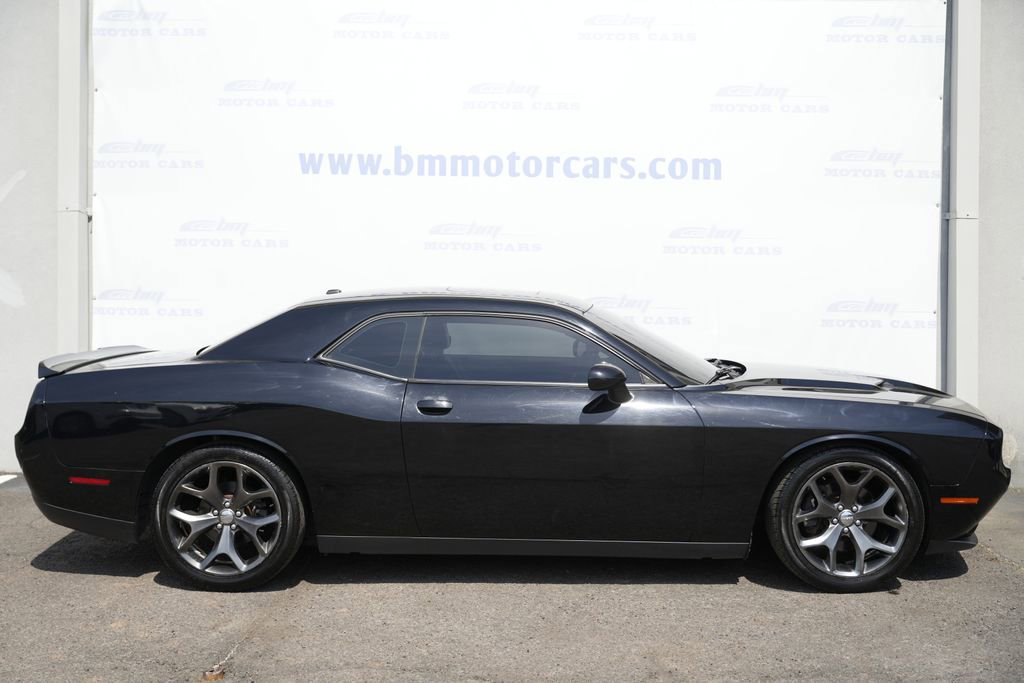 Used 2015 Dodge Challenger SXT image 7