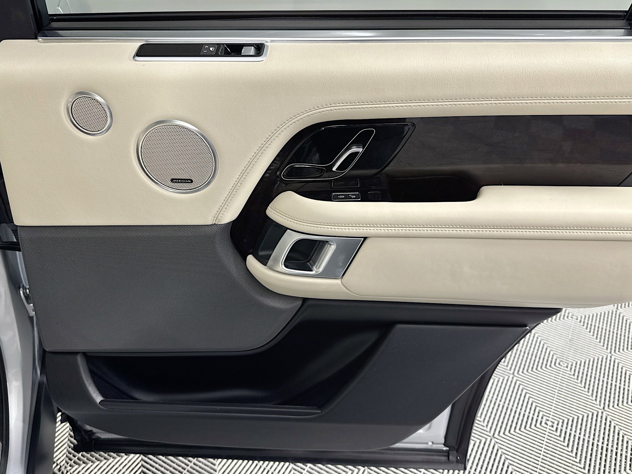 Used 2019 Land Rover Range Rover Long Wheelbase Supercharged AWD/4WD image 27