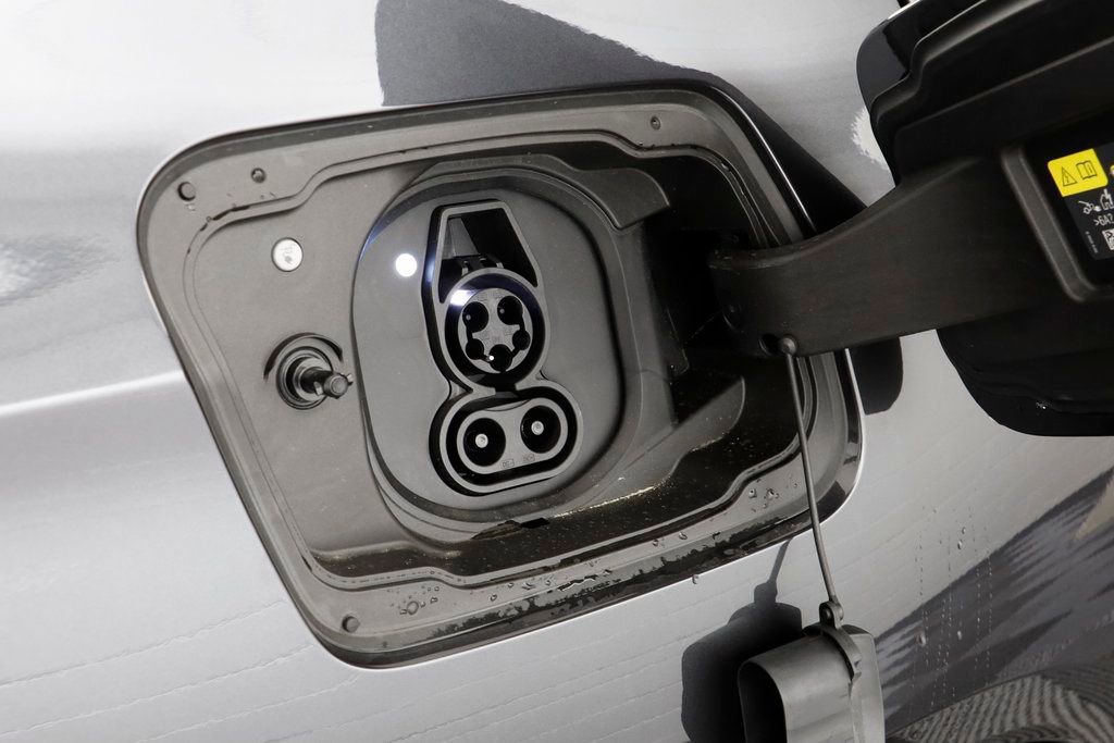 Used 2025 BMW i5 xDrive40 w/ Premium Package image 20