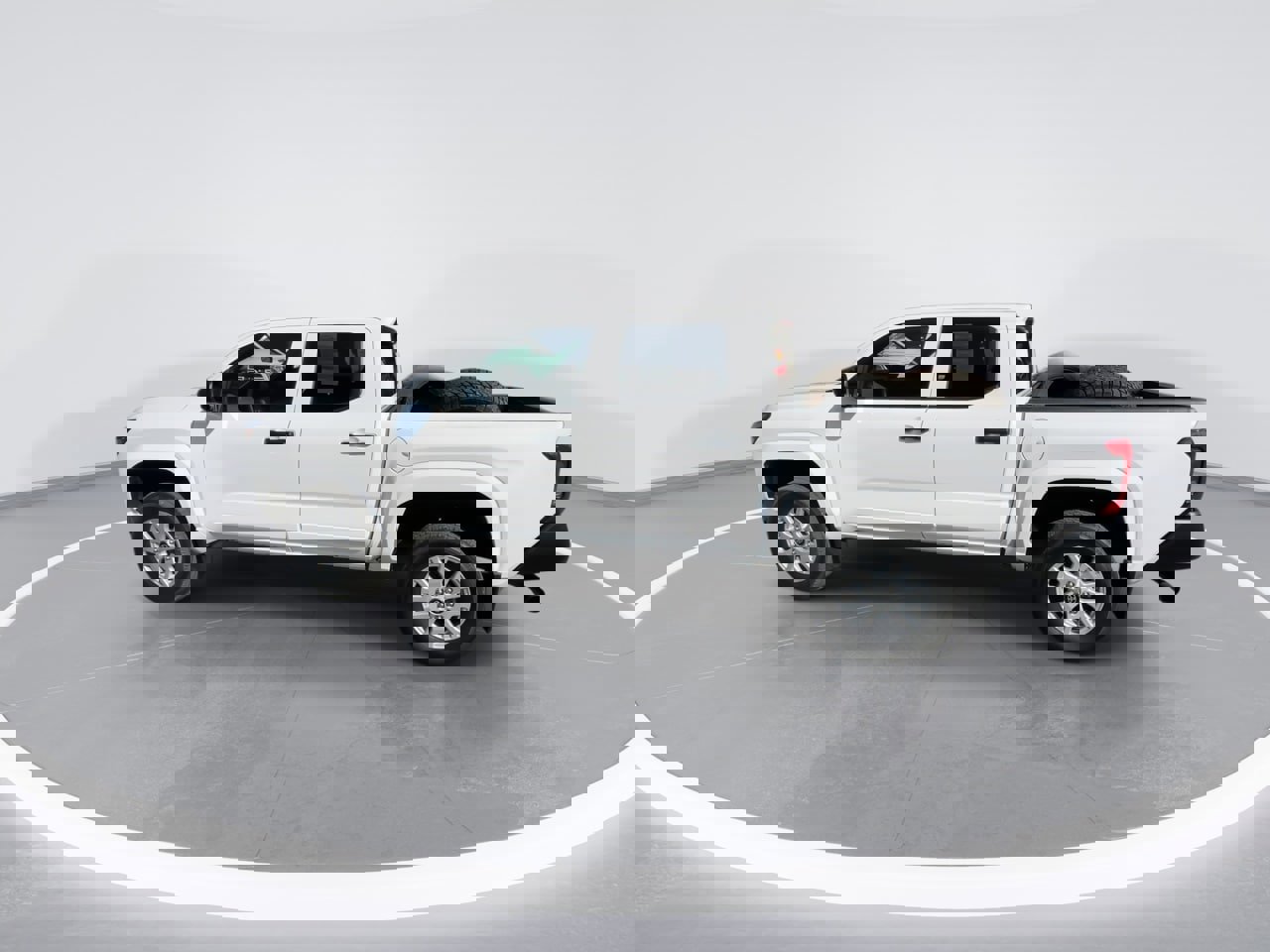 Used 2024 Toyota Tacoma SR image 5