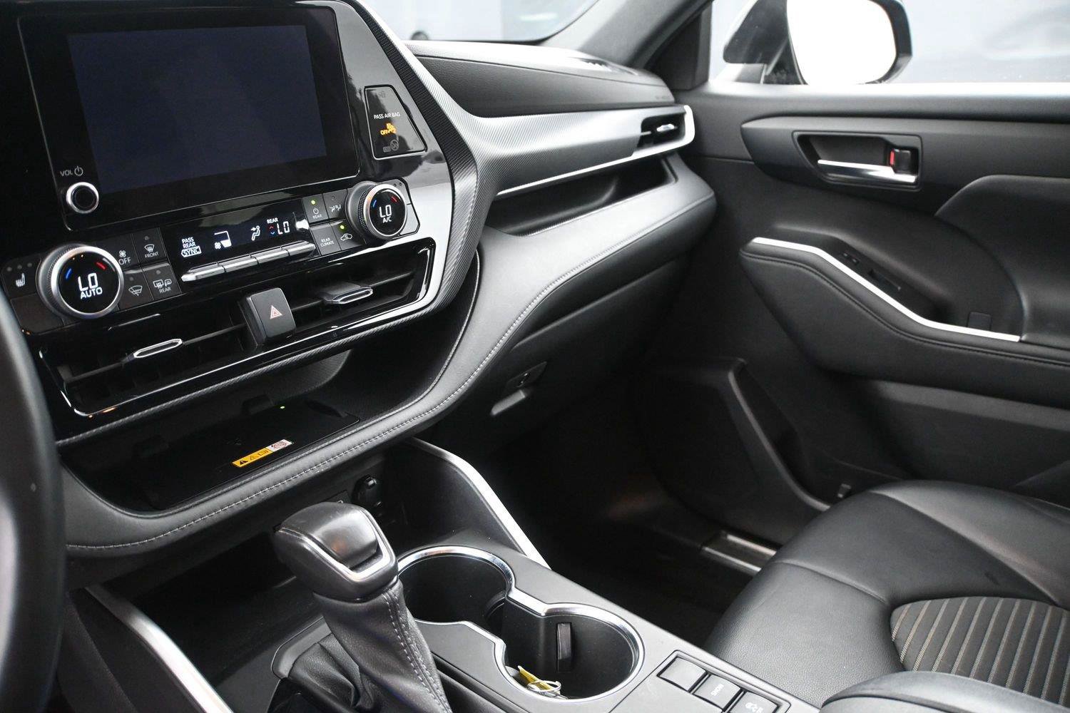 Used 2023 Toyota Highlander XSE FWD image 4