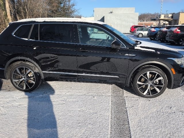 Used 2024 Volkswagen Tiguan SEL R-Line image 11