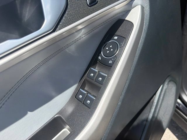Used 2024 Ford Explorer XLT w/ Equipment Group 202A AWD/4WD image 23