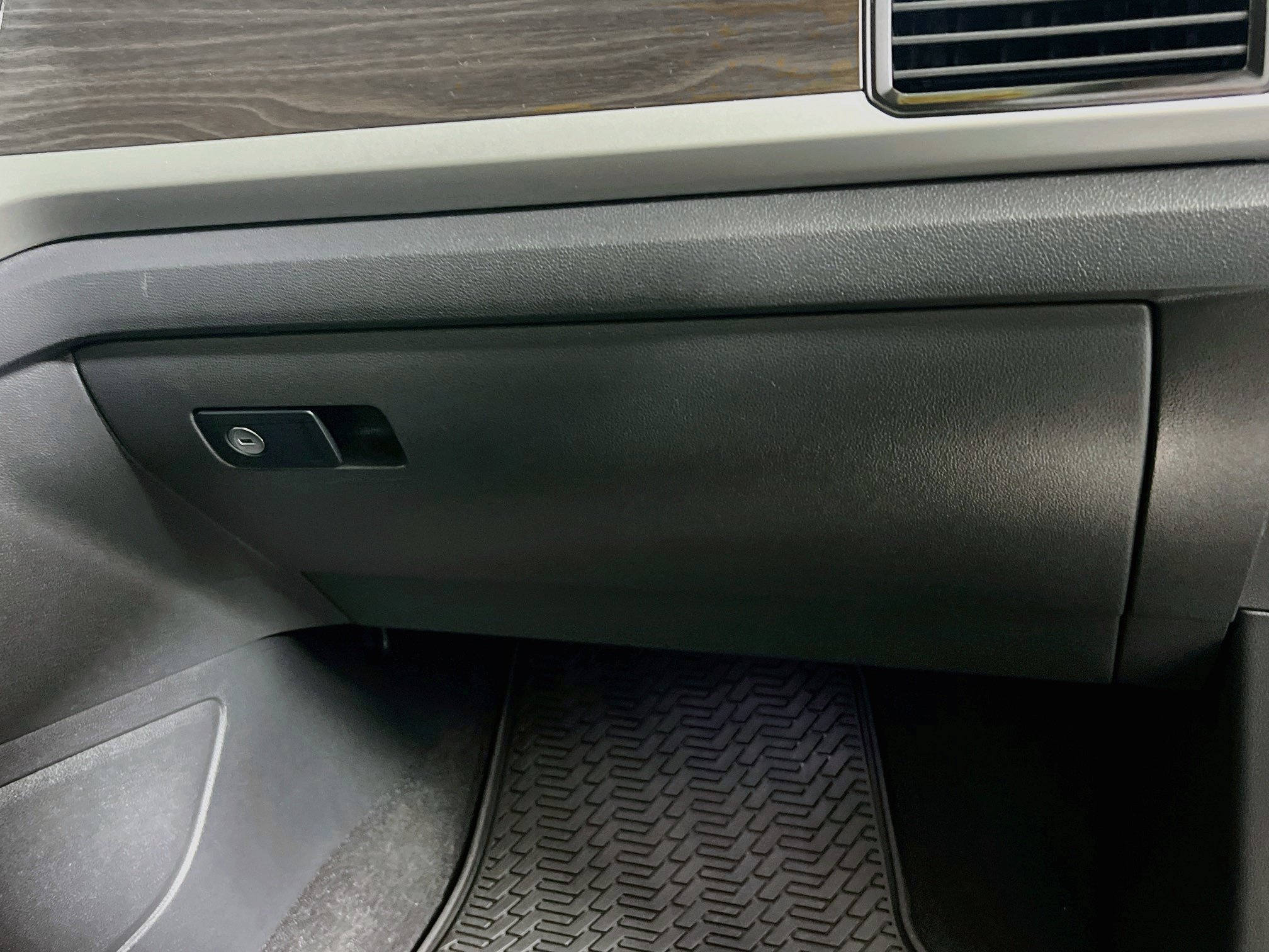 Used 2023 Volkswagen Atlas SE FWD image 34