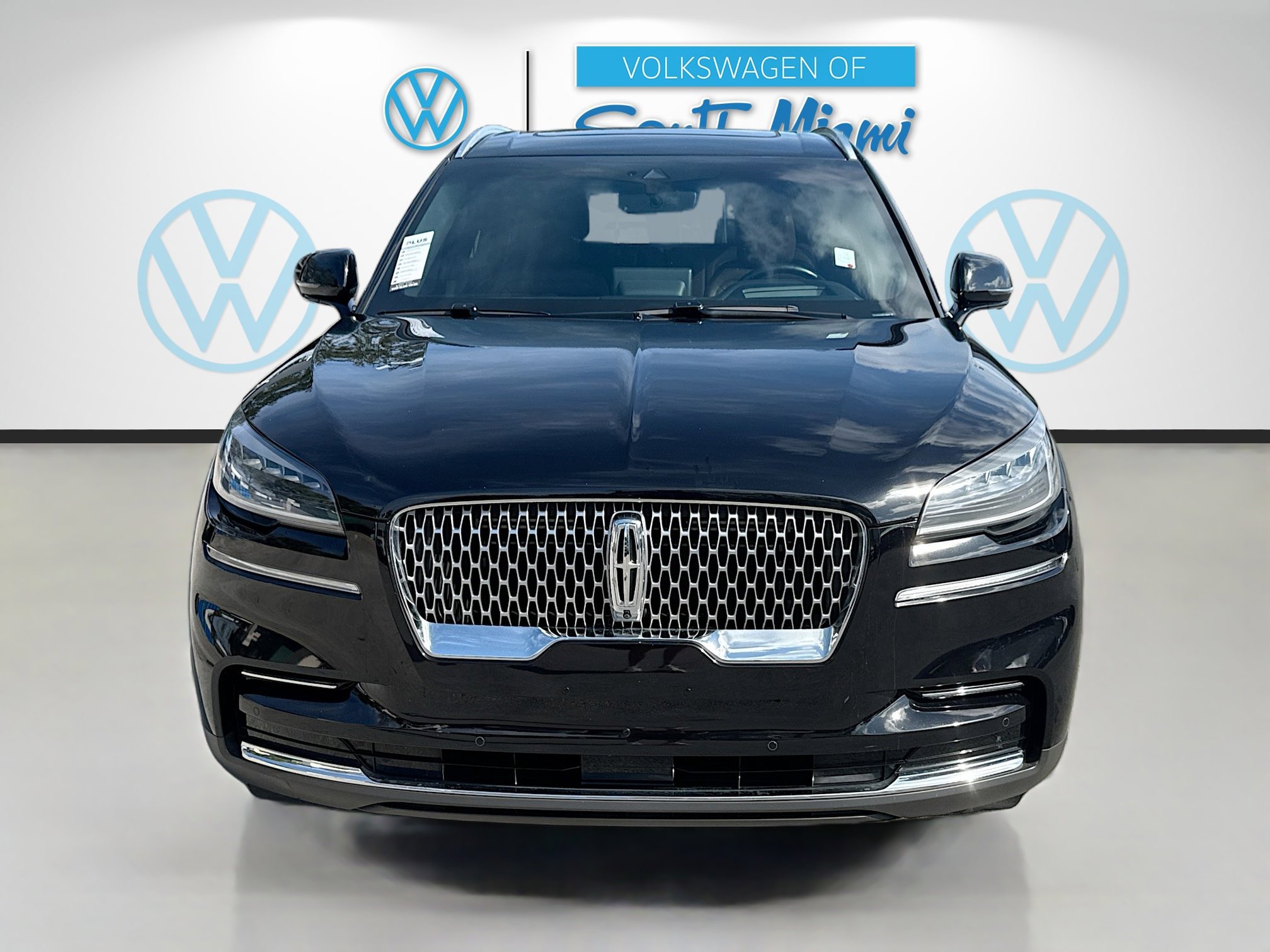 Used 2023 Lincoln Aviator Reserve w/ Equipment Group 201A image 2