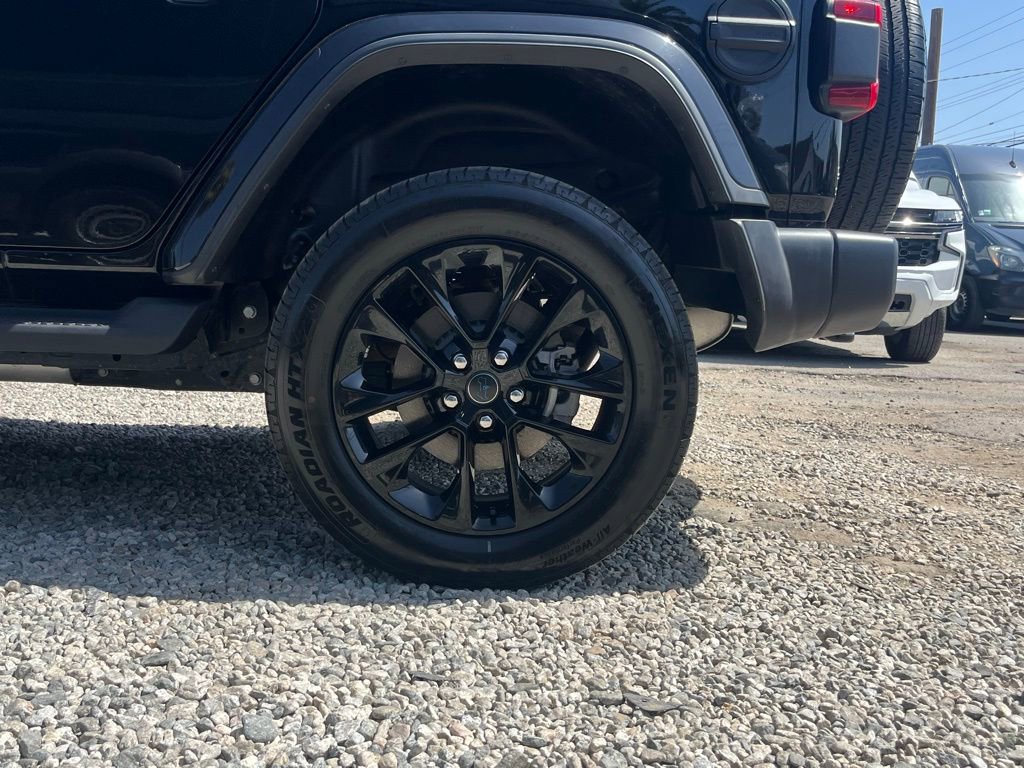 Used 2025 Jeep Wrangler Unlimited Sahara AWD/4WD image 13