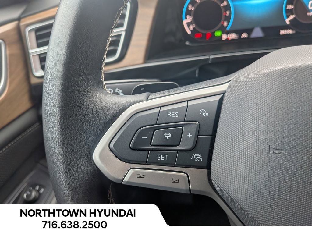 Used 2025 Volkswagen Atlas SE image 24