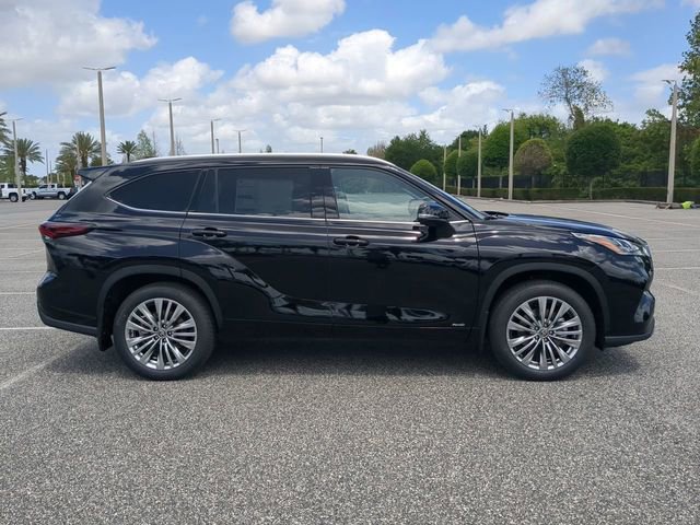 New 2026 Toyota Highlander Platinum AWD/4WD image 3