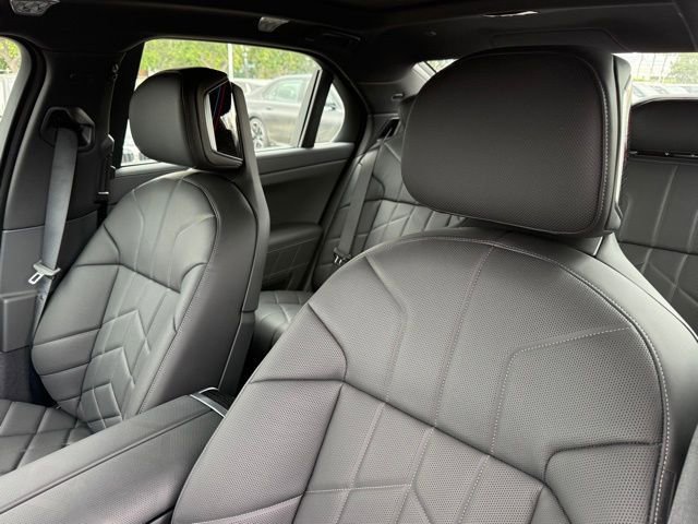 New 2026 BMW i7 xDrive60 w/ Premium Package image 18