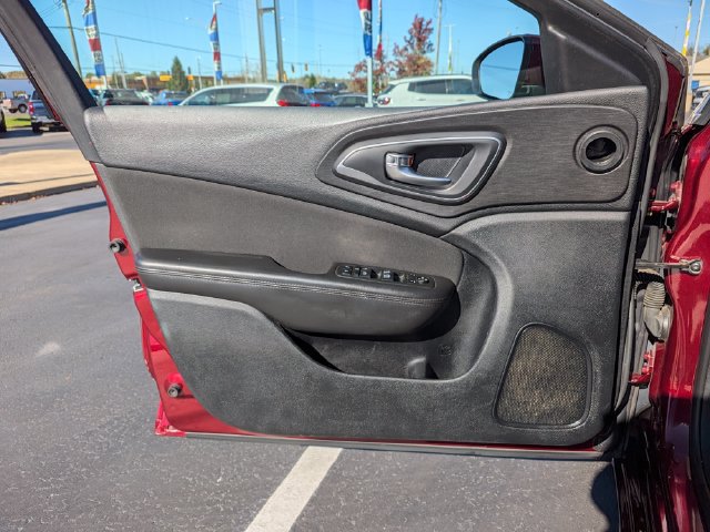 Used 2015 Chrysler 200 Limited FWD image 9