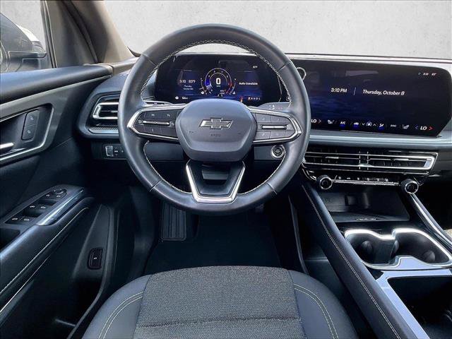 Used 2025 Chevrolet Traverse LT w/ Midnight/Sport Edition FWD image 7